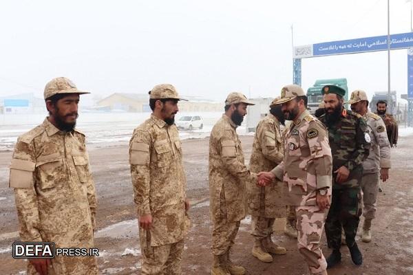 گفت‌وگوی مرزی فرمانده هنگ مرزی تایباد با کمیسار درجه ۱ افغانستان+ تصاویر 