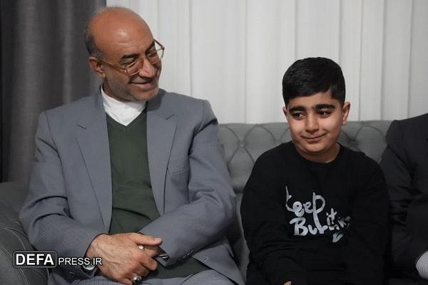 دیدار استاندار کرمانشاه با خانواده شهیدان «پیری و نظری»