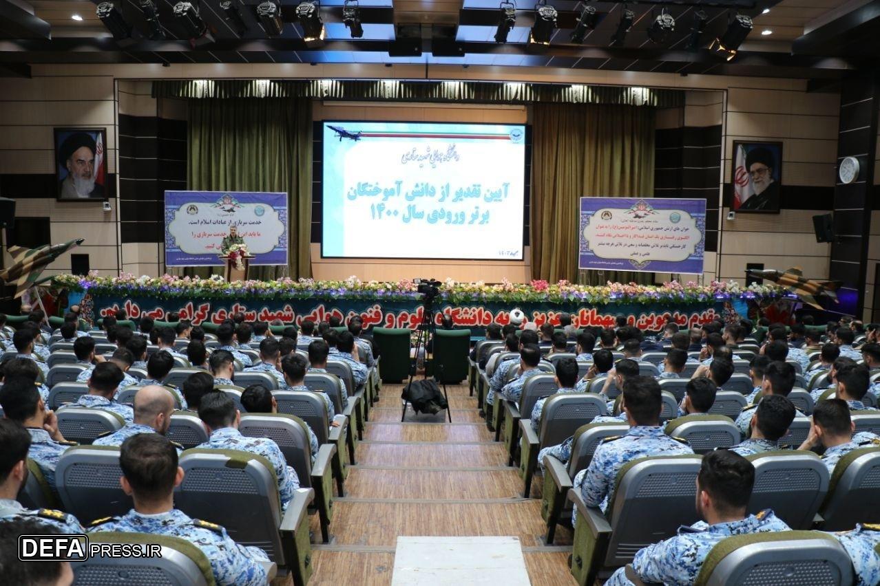 تقدیر از دانش‌آموختگان برتر دانشگاه هوایی شهید ستاری