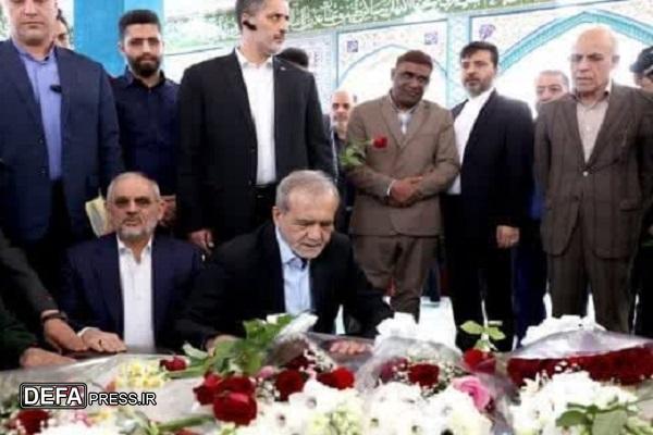 ادای احترام پزشکیان به مقام والای شهدای دفاع مقدس در خوزستان