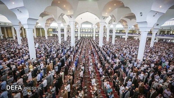 شعارهای انقلاب اسلامی در نمازهای جمعه جهانی شد