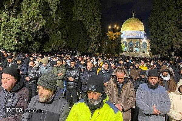 اقامه نماز ده‌ها هزار فلسطینی در مسجدالاقصی