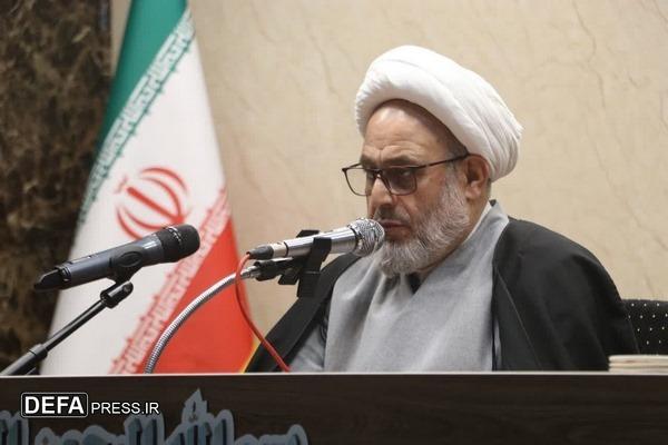 قرآن کریم برای سعادت انسانها نازل شده است، باید دستورات قرآن را در زندگی خود به کار بگیریم
