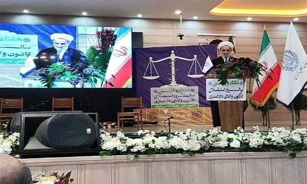 وکیل در تراز جمهوری اسلامی، پاسدار عدالت، الگوی تعهد و مظهر اخلاق حرفه‌ای است