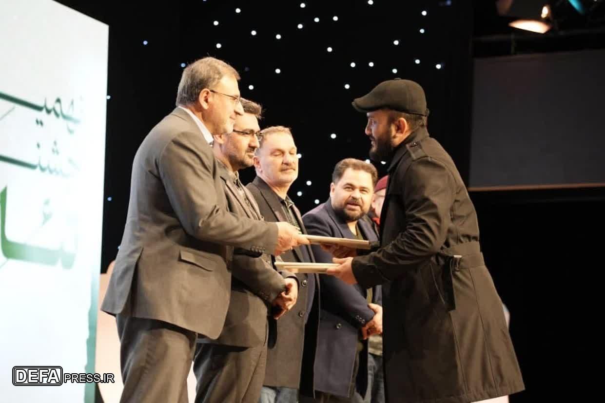 دست پر بنیاد شهید آذربایجان‌شرقی از اختتامیۀ جشنوارۀ ملی تئاتر ایثار/ نام «دوئت» ۳ بار تکرار شد