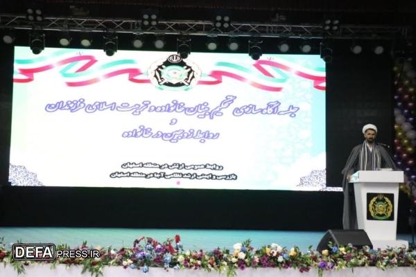 ارشد عقیدتی سیاسی ارتش در اصفهان: سبک زندگی اسلامی- ایرانی راه مقابله با سبک زندگی غربی است
