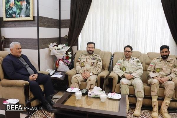 فرمانده هنگ مرزی تایباد با فرماندار شهرستان دیدار کرد