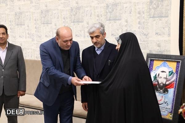 معاون وزیر آموزش و پرورش با خانواده شهید «شیخ علی ایرانمنش» دیدار کرد+تصاویر