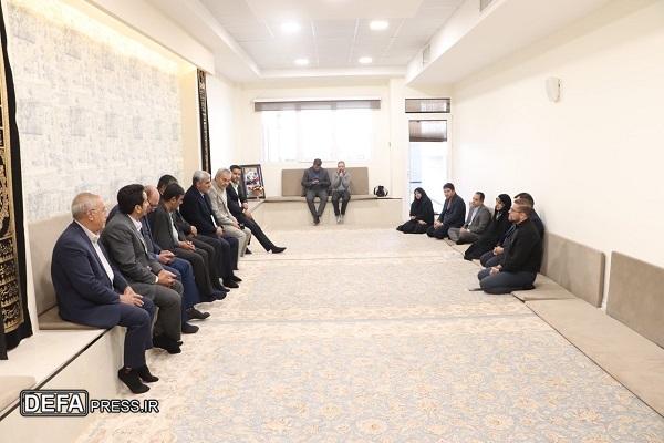 معاون وزیر آموزش و پرورش با خانواده شهید «شیخ علی ایرانمنش» دیدار کرد+تصاویر