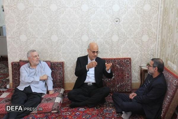 دیدار مسؤولان زنجانی با جانباز «یداله واعظی» 