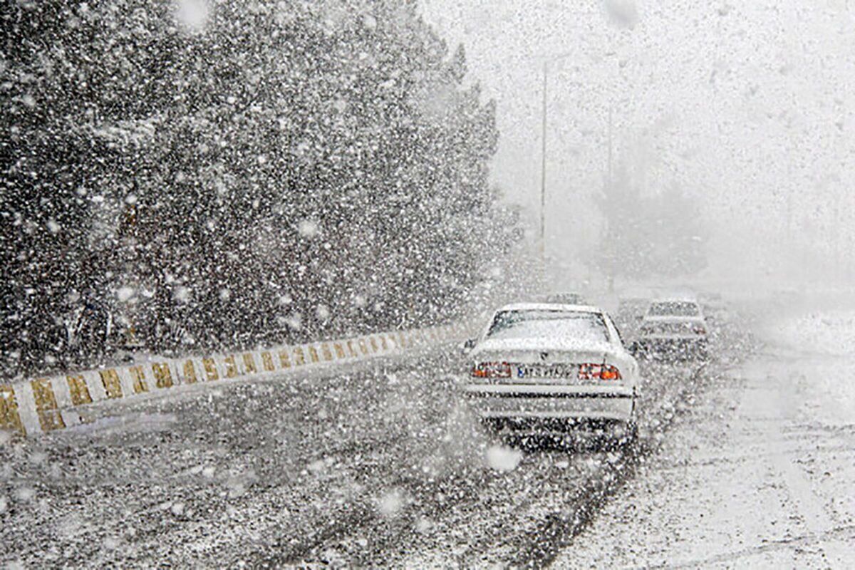 بارش برف و باران در محورهای ۱۳ استان کشور