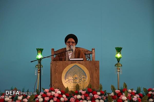  امام جمعه کرج:راه‌حل مشکلات جامعه در قرآن است
