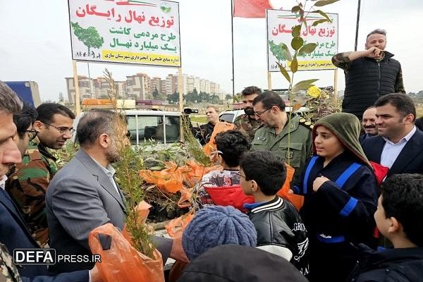 توزیع ۲ هزار اصله نهال در موزه دفاع مقدس و مقاومت مازندران+ تصاویر