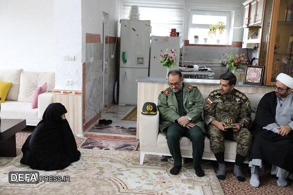 فرمانده سپاه شهدای آذربایجان غربی با خانواده شهید ویسی دبدار کرد