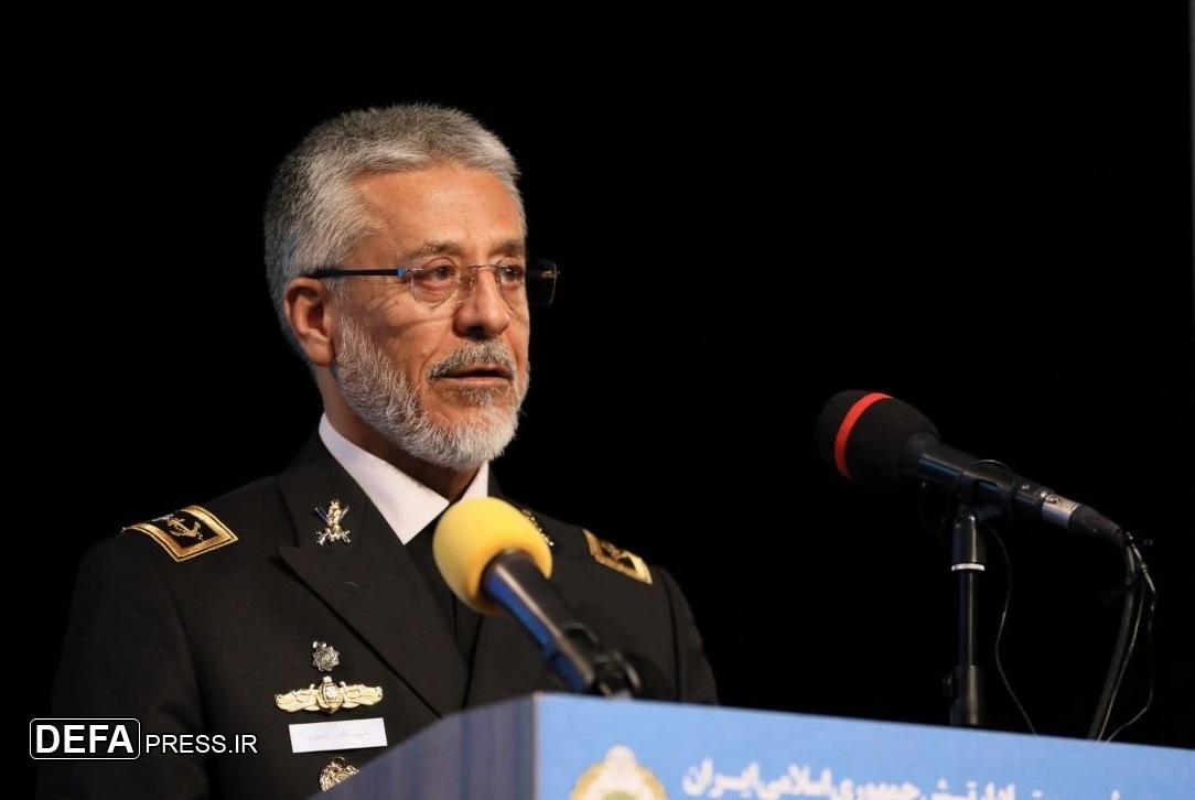 دریادار سیاری: نیروی دریایی در دوران دفاع مقدس نقش کلیدی در پایداری اقتصاد کشور داشت