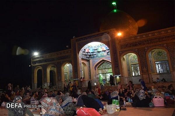 مساجد در رمضان، محفل قرآن، نماز و سفره های افطار