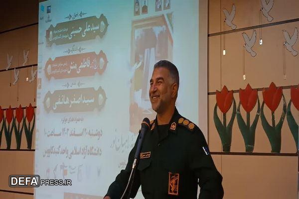 هرچه فتنه ها پیچیده تر شوند برنامه های شهدا باید باشکوه تر برگزار شود،با استمداد از شهدا می توان با عزت به قله ها دست یافت.