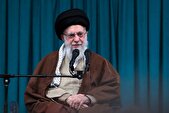جمعی از دانشجویان با امام خامنه‌ای دیدار می‌کنند