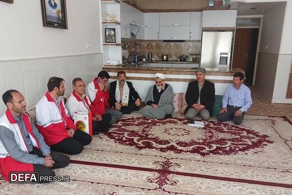 دیدار مسئولان شهر جعفریه قم با خانواده شهید «سید مهدی حسینی»