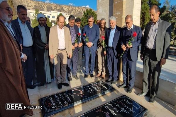 ادای احترام رحمانی به شهدای گمنام دانشگاه آزاد اسلامی یاسوج + تصاویر