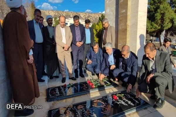 ادای احترام رحمانی به شهدای گمنام دانشگاه آزاد اسلامی یاسوج + تصاویر