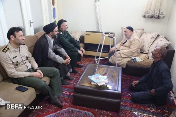 دیدار جمعی از مسئولان اداره کل حفظ آثار زنجان با رزمنده «صفی الله عینلو»