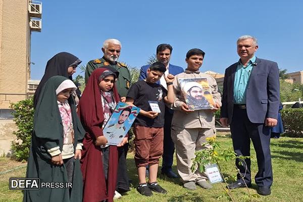 کاشت ۴۵ اصله نهال به یاد شهدا در دانشگاه آزاد اسلامی اهواز+ تصاویر