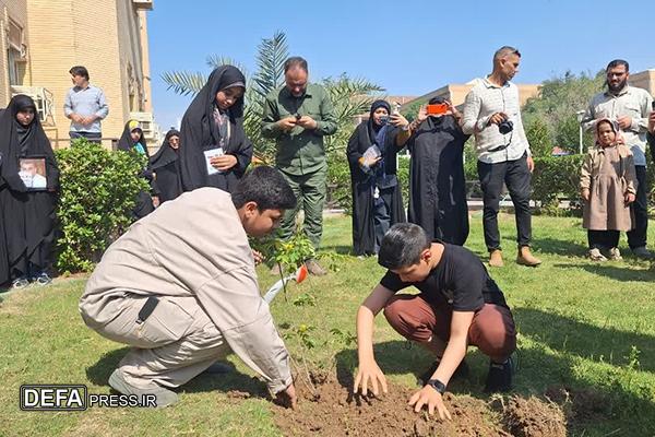 کاشت ۴۵ اصله نهال به یاد شهدا در دانشگاه آزاد اسلامی اهواز+ تصاویر