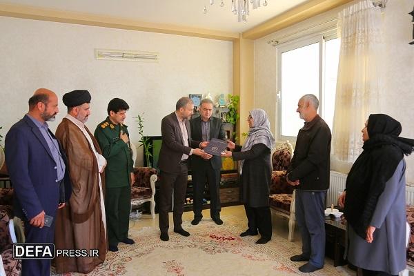 دیدار فرمانده سپاه و شهردار صدرا با خانواده شهیدان قمری به مناسبت روز شهردار