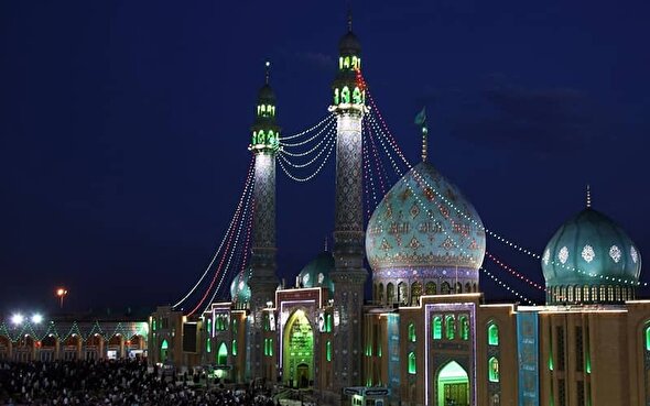 اقامه باشکوه اولین نماز جماعت سال ۱۴۰۴ در مسجد جمکران