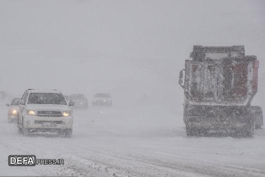 نجات ۱۵ خودرو گرفتار بهمن توسط پلیس