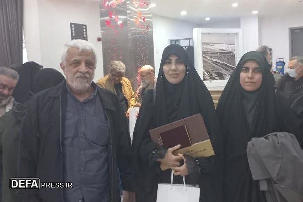 کتاب «غوره غوره عسل زنبوره» برگزیده کتاب سال دفاع مقدس شد + تصاویر