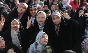 تصاویر/ جشن  روز دختر  در حرم حضرت زینب خواهر امام رضا (ع) در اصفهان