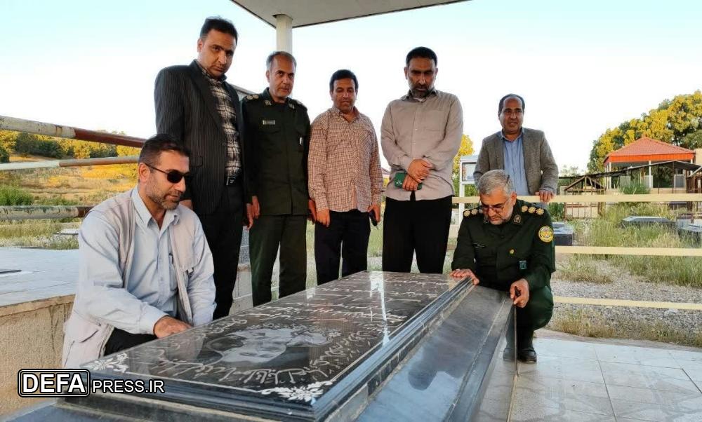 دای احترام مدیرکل حفظ آثار دفاع مقدس کهگیلویه و بویراحمد به مقام شامخ سردار شهید «ستار اورنگ» + تصاویر