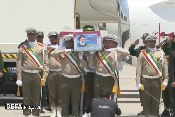 استقبال باشکوه مردم از پیکر آیت‌الله رئیسی در فرودگاه شهید هاشمی مشهد+ فیلم