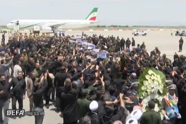 استقبال باشکوه مردم از پیکر آیت‌الله رئیسی در فرودگاه شهید هاشمی مشهد+ فیلم