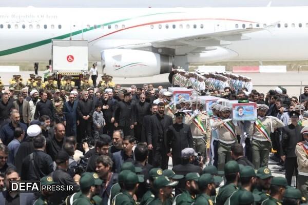 استقبال از پیکر خادم‌الرضا در فرودگاه شهید هاشمی‌نژاد مشهد+ تصاویر