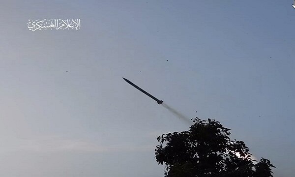 هدف قرار دادن محل تجمع صهیونیست‌ها با موشک‌های «۱۰۷»