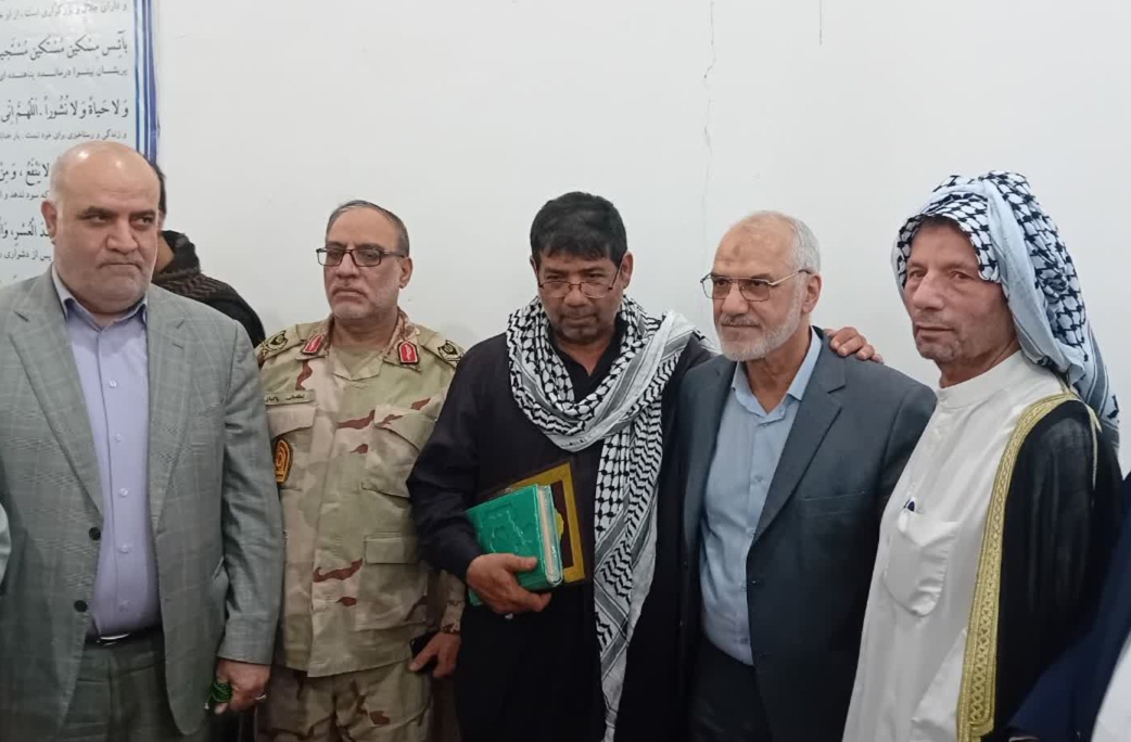 استاندار خوزستان با خانواده شهیدان مرمزی و حمودی دیدار کرد