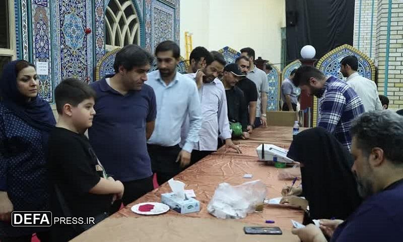 حضور صمیمانه رای‌دهندگان در مسجد جامع خرمشهر موزه ملی انقلاب اسلامی و دفاع مقدس