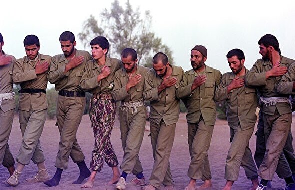 فیلم/ سینه‌زنی روز اول محرم در جبهه؛ ساعاتی قبل از شروع عملیات بیت‌المقدس