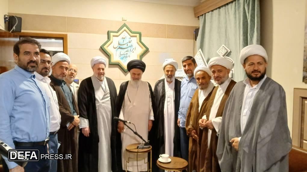 دیدار عیدانه آیت‌الله بوشهری با خادمان ضیوف‌الرحمان در مدینه
