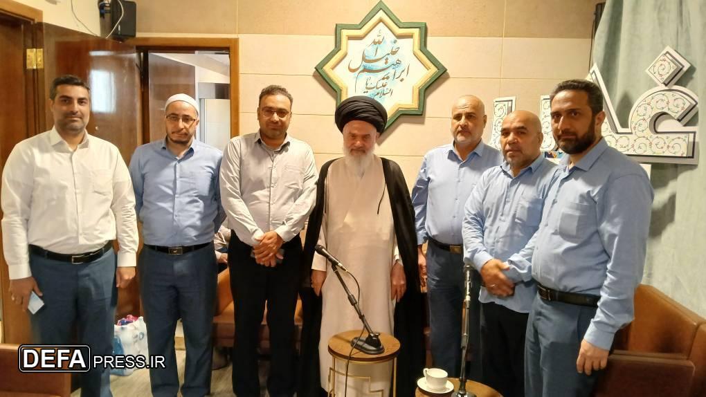دیدار عیدانه آیت‌الله بوشهری با خادمان ضیوف‌الرحمان در مدینه