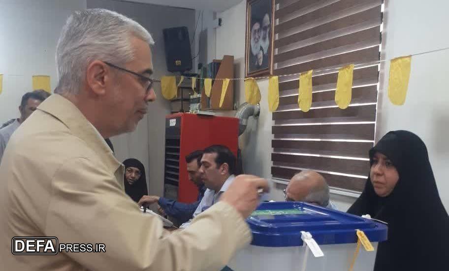 سرلشکر باقری رای خود را به صندوق انداخت