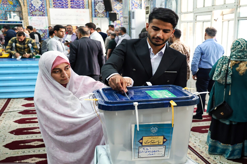 گرمای بالای 50 درجه هم مانع حضور گرم مردم خوزستان پای صندوق رای نشد+ تصاویر