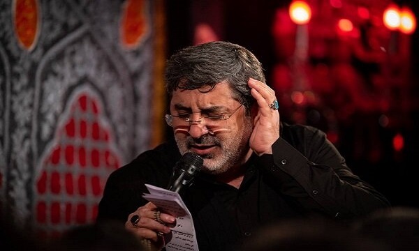 محمدرضا طاهری در حسینیه فاطمه الزهرا (س) مرثیه خوانی می‌کند