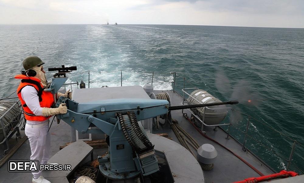 تیراندازی شناور‌های شرکت کننده در رزمایش به سمت اهداف دریایی