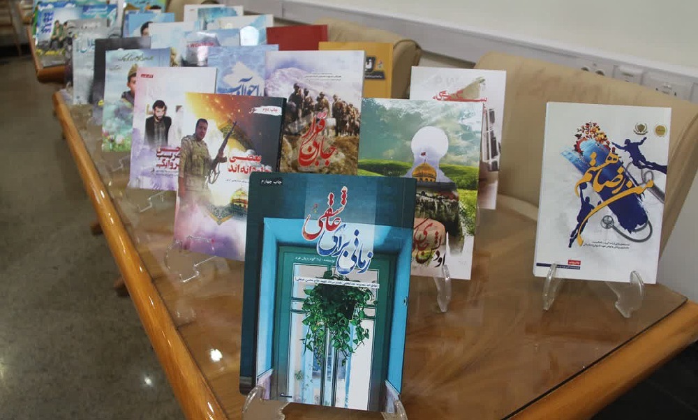 تصاویر/ نمایشگاه کتب اسنادی و تاریخ شفاهی دفاع مقدس در همدان