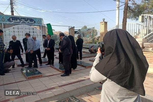 ادای احترام خبرنگاران کرمانی به مقام شامخ شهدا
