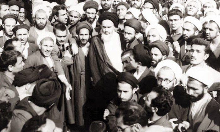 بازخوانی حمایت گسترده علما از مرجعیت امام خمینی (ره)